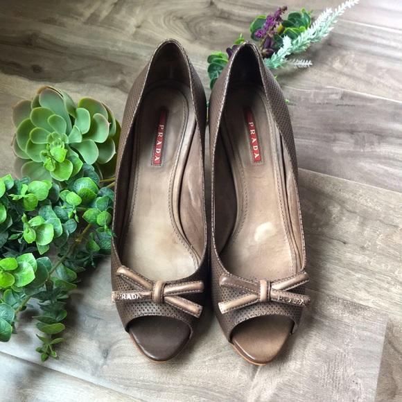 PRADA Bow Pumps size 41 - Picture 1 of 9